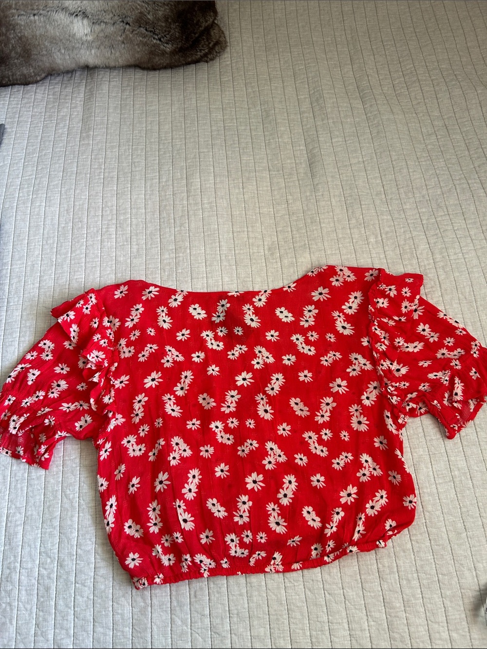 American Eagle red floral crop V faux wrap, ruffle short sleeve BoHo blouse M - Picture 8 of 9